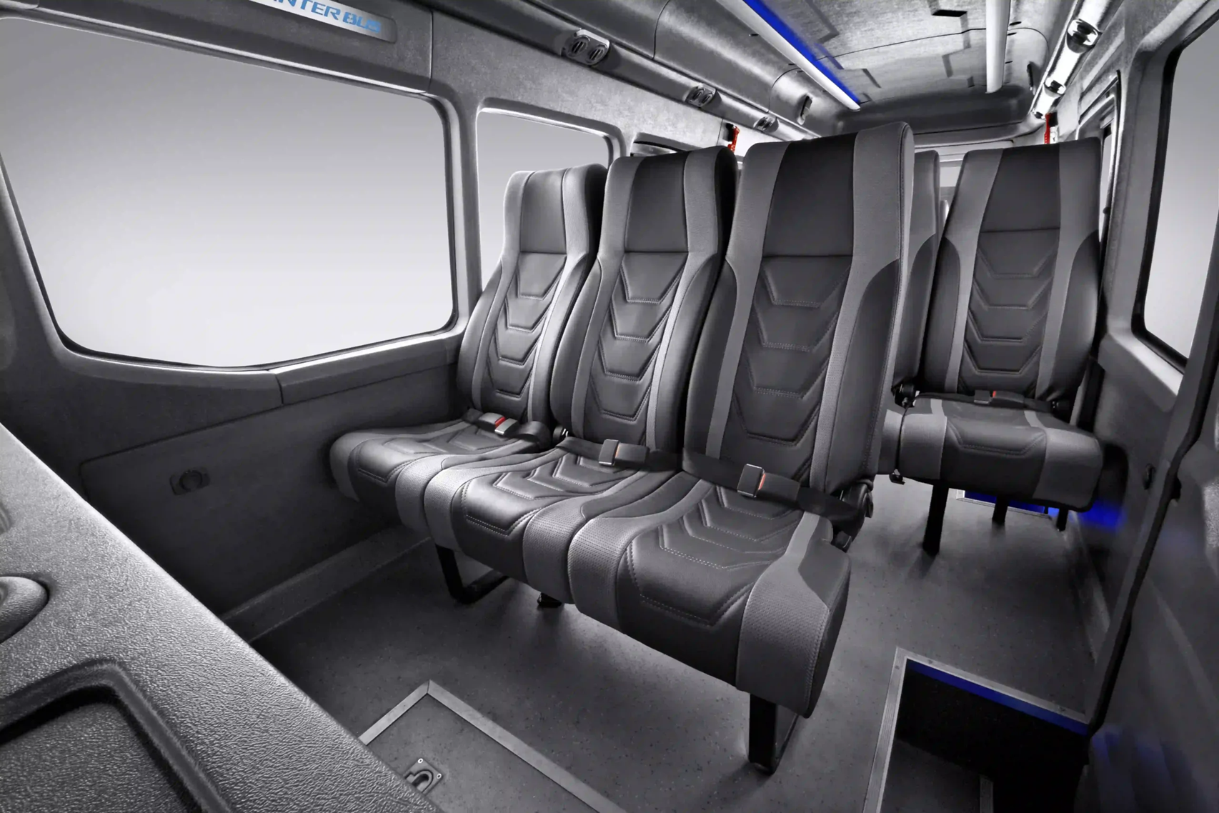 Image Mitsubishi Fuso Canter Bus